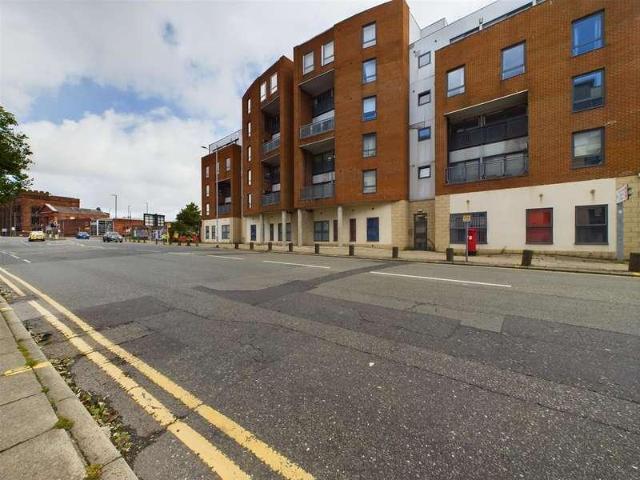 Flat for sale in Knowledge Quarter, Liverpool