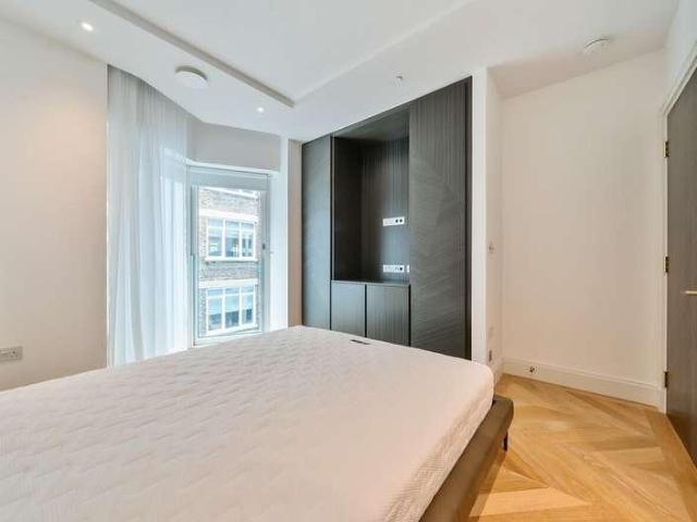 Flat for sale in Westminster, Greater London