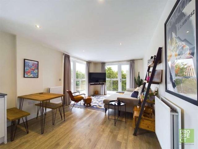 Flat for sale in Windsor, Fishery