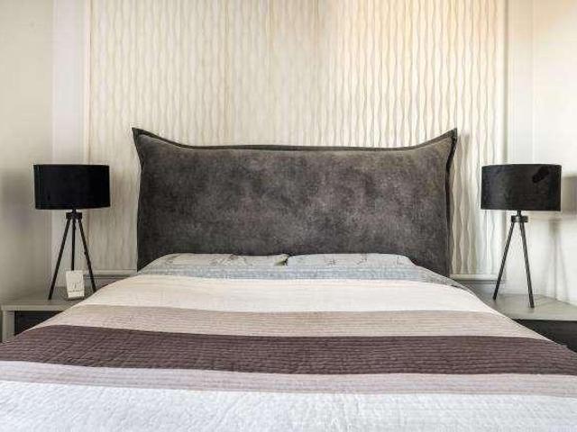 Flat for sale in Heol-las, Surrey