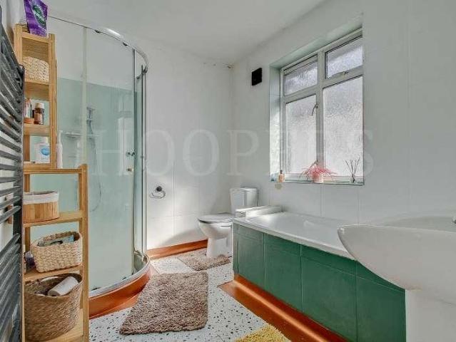 Flat for sale in Dollis Hill, Greater London