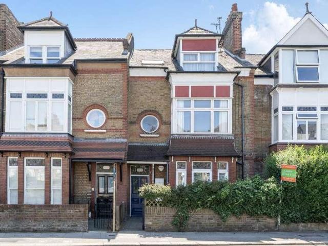 Flat for sale in Muswell Hill, Greater London