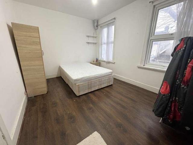 Flat for sale in Plashet, Greater London