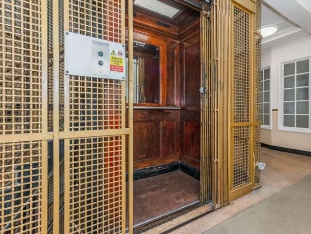 Flat for sale in Herne Hill, Greater London
