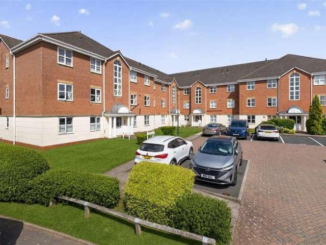 Flat for sale in Sutton Coldfield, West Midlands