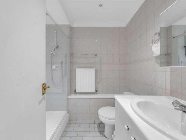 Flat for sale in St. John's Wood, Greater London