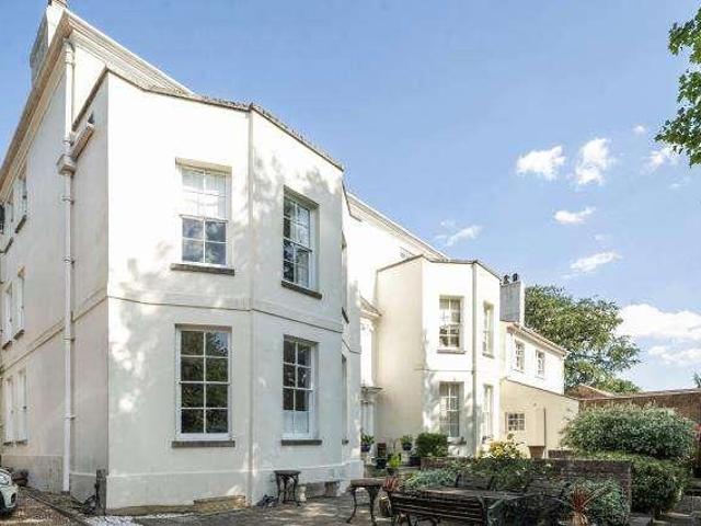 Flat for sale in Southcourt, Aylesbury