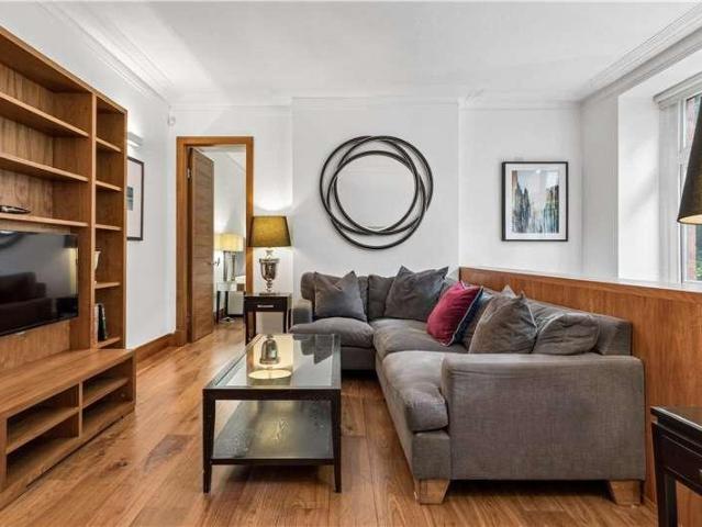 Flat for sale in The Boltons, Greater London