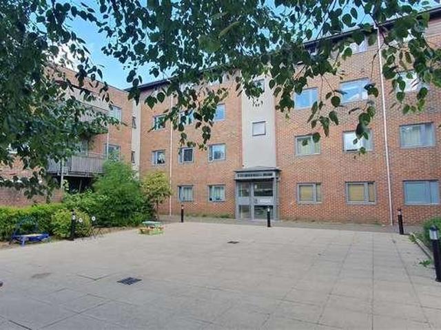 Flat for sale in Feltham, Bedfont