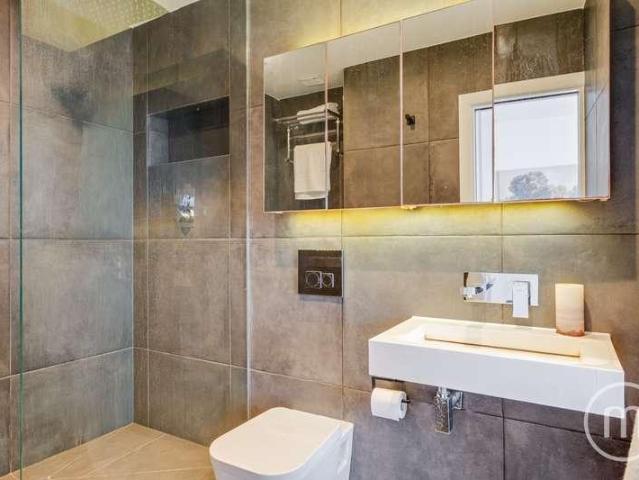 Flat for sale in Golders Green, Greater London