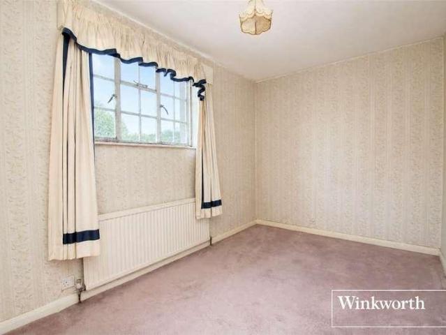 Flat for sale in Elstree and Borehamwood, Elstree