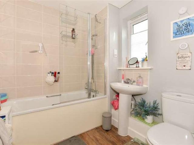 Flat for sale in Fole, Surrey