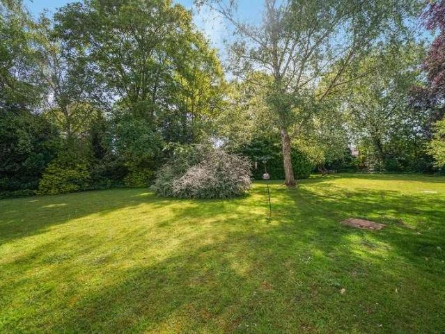 Flat for sale in London Borough of Croydon, Waddon