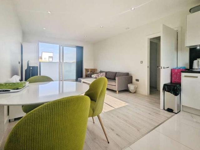 Flat for sale in Whitley, Reading