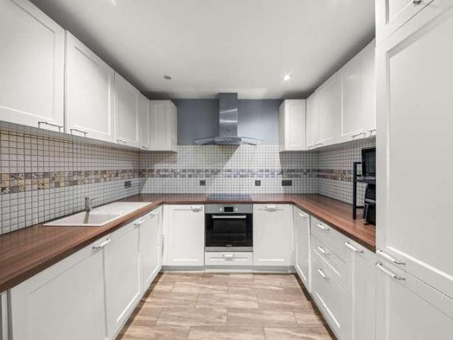 Flat for sale in London Borough of Ealing, Greater London