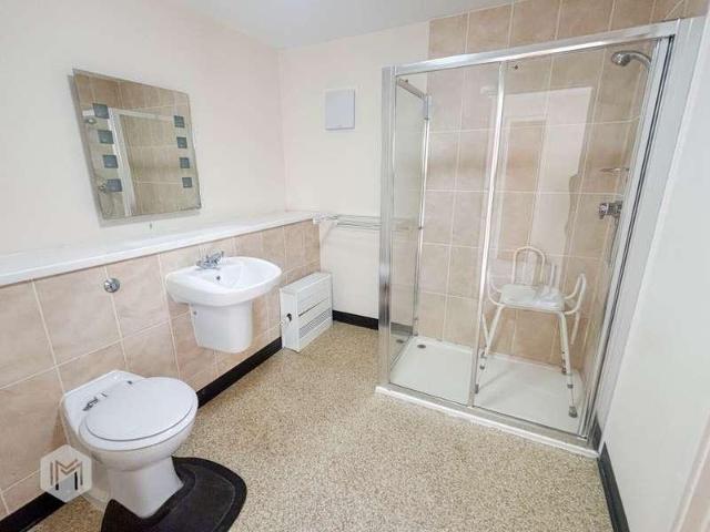 Flat for sale in Bradshaw, Lee Bank