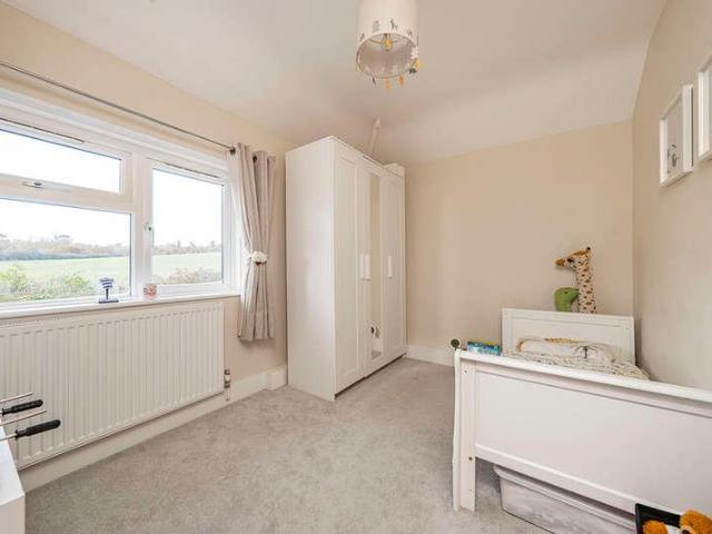 Flat for sale in The Cedars Estate, Batchworth