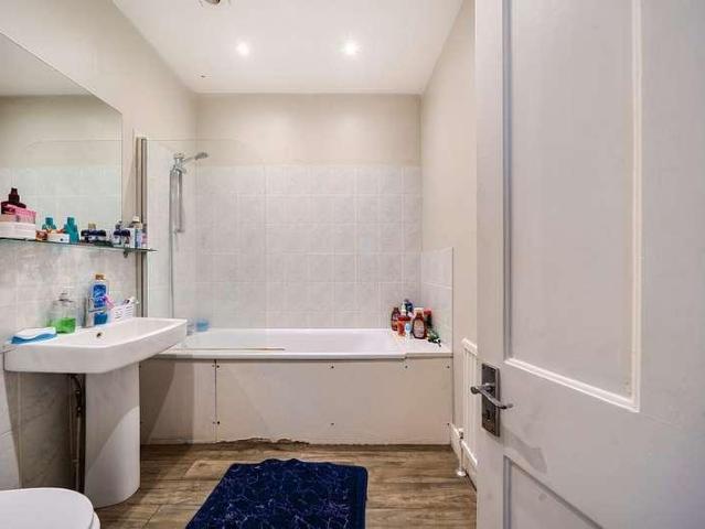 Flat for sale in Wealdstone, Greater London
