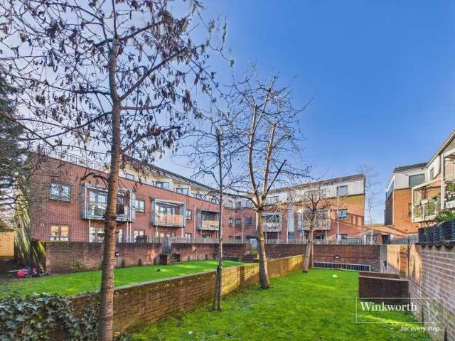 Flat for sale in Kingsbury, Greater London