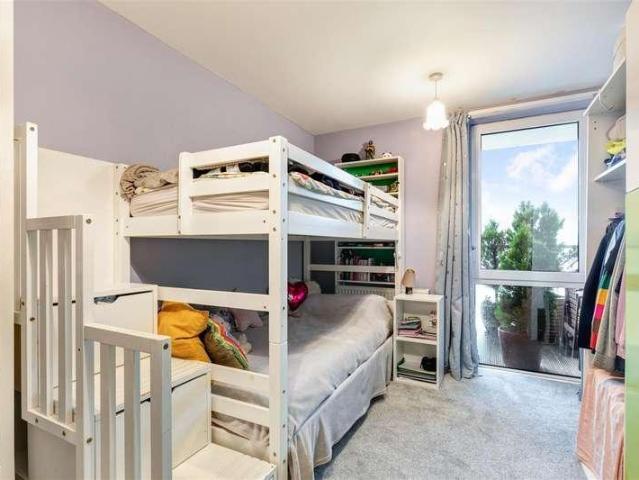 Flat for sale in Woodcote, Epsom