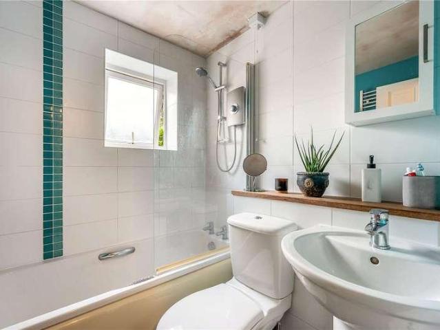 Flat for sale in Fulflood, Hampshire
