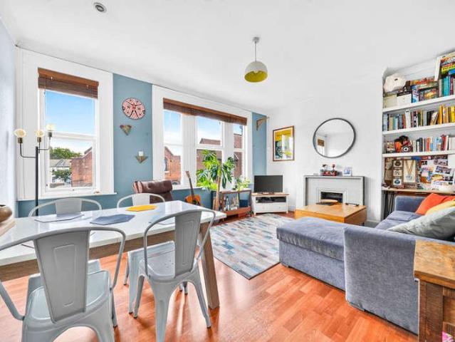 Flat for sale in Noel Park, Harringay