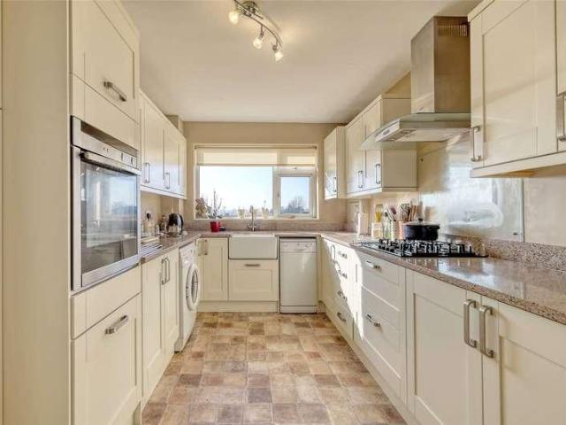 Flat for sale in Alton Barnes, Essex