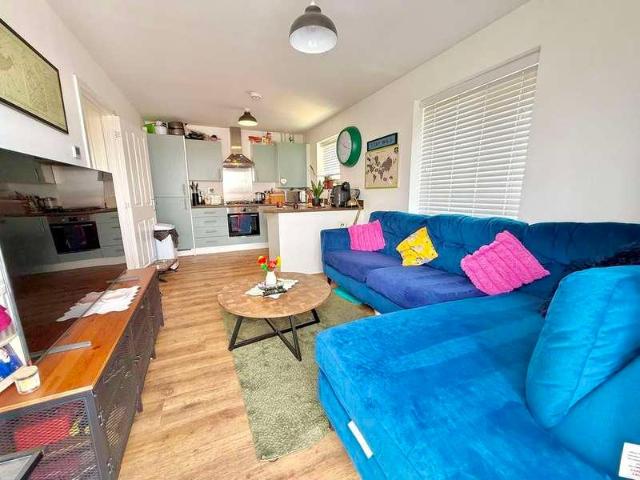 Flat for sale in Dunstable, Bedfordshire