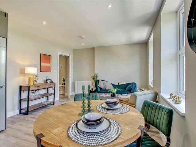 Flat for sale in Brunswick Park, Greater London