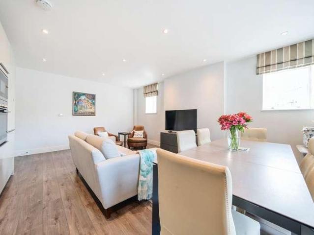 Flat for sale in Brentford, Strand-on-the-Green