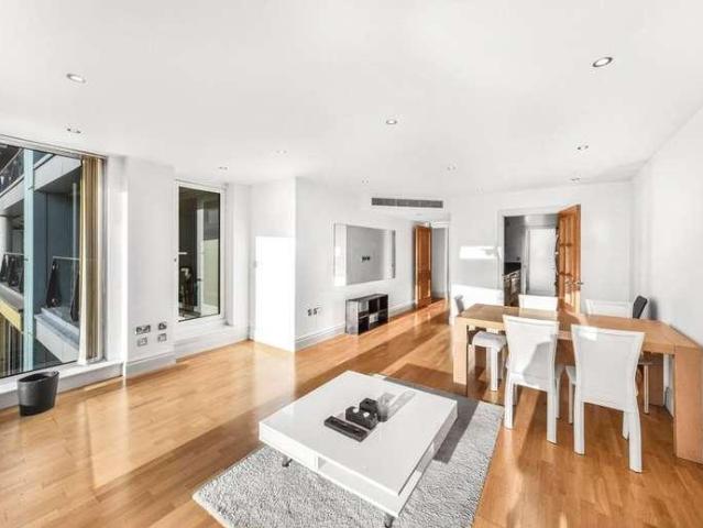 Flat for sale in Imperial Wharf, Greater London
