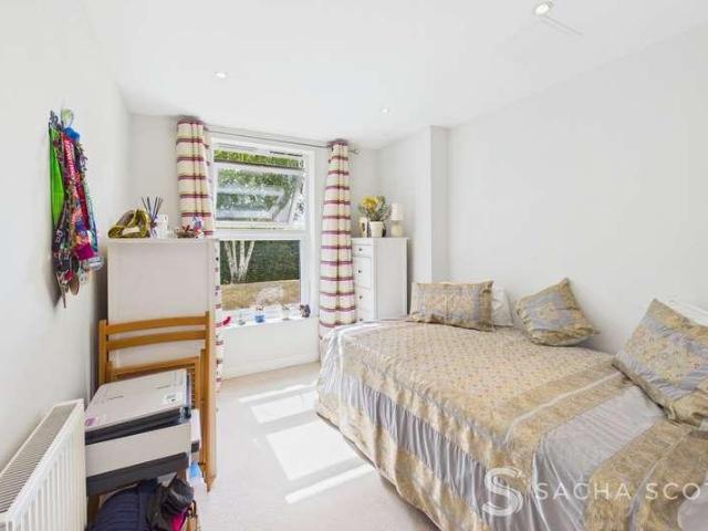 Flat for sale in Pachesham Park, Surrey