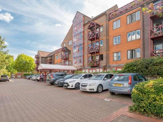 Flat for sale in Guildford Park, Westborough