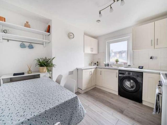 Flat for sale in London Borough of Ealing, Hanwell