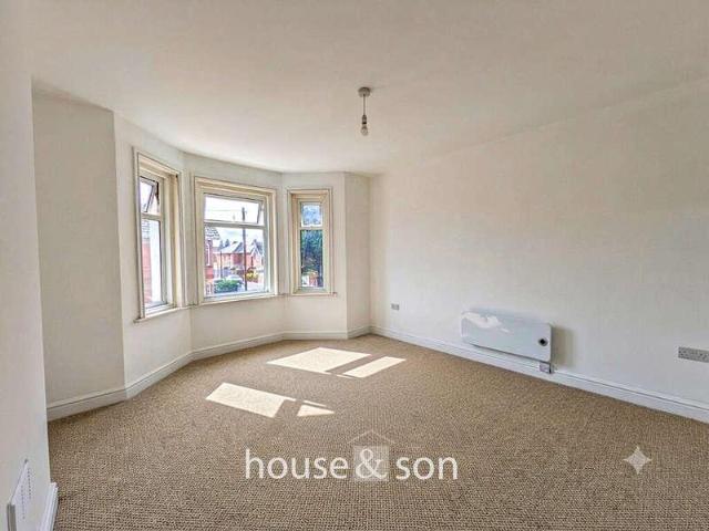 Flat for sale in Moordown, Bournemouth