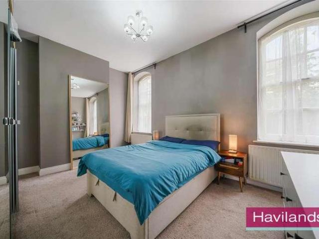 Flat for sale in Southgate, Oakwood