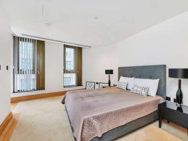 Flat for sale in Westminster, Greater London
