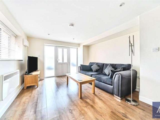 Flat for sale in Brackley, Northamptonshire