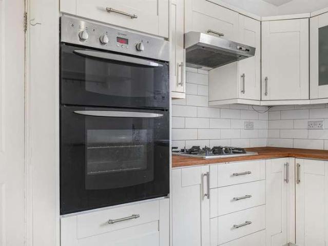 Flat for sale in Palmers Green, Greater London