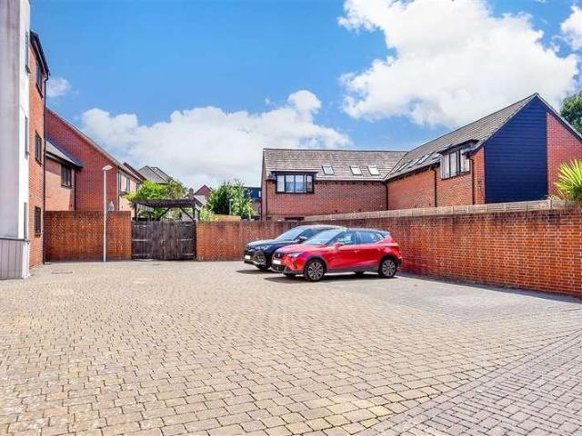Flat for sale in Leybourne, Bourne Vale