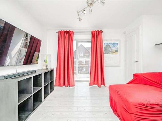 Flat for sale in Barry Island, Barry