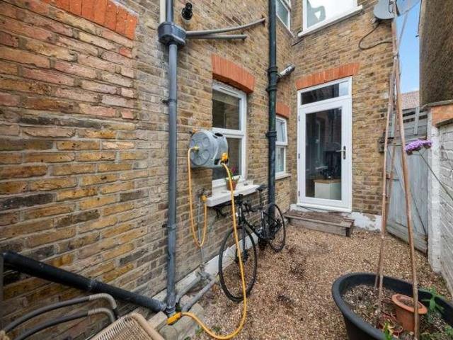 Flat for sale in London Borough of Ealing, Greater London