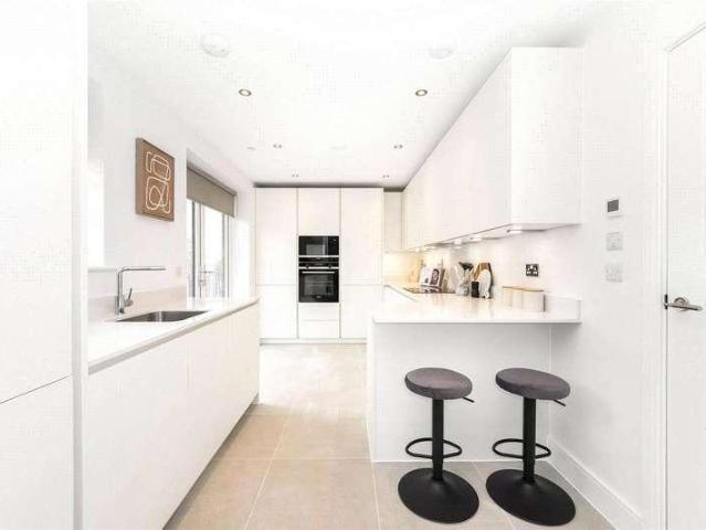 Flat for sale in London Borough of Croydon, Greater London