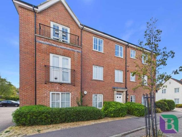 Flat for sale in Milton Keynes