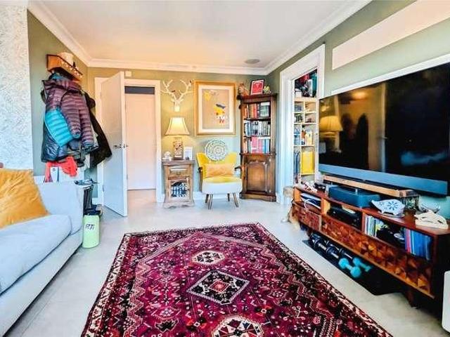 Flat for sale in Buckler's Park, Crowthorne