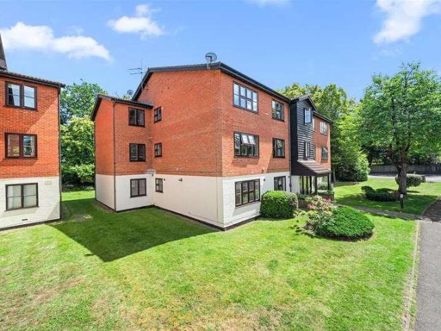 Flat for sale in Blackhills, Surrey