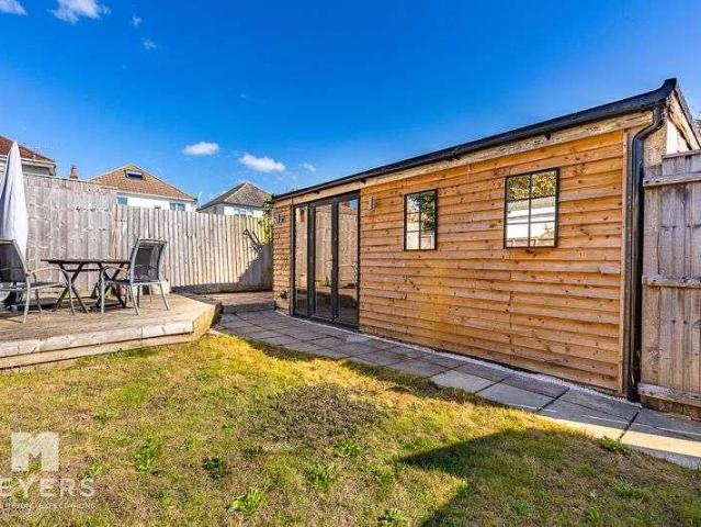 Flat for sale in Queens Park, Bournemouth