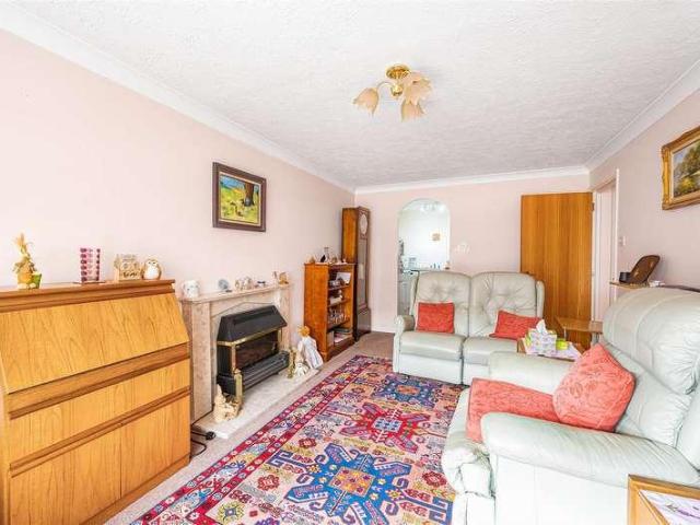 Flat for sale in Seaford, Iford