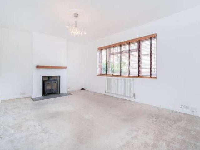 Flat for sale in Iver, Iver Heath