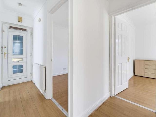 Flat for sale in Wexham and Ivers Community Board, Richings Park